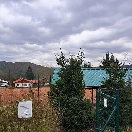 Ubytovani Ve Srubu Campsite Novy Knin